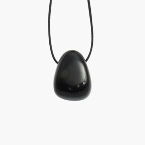 Anhänger Trommelstein gebohrt Gagat