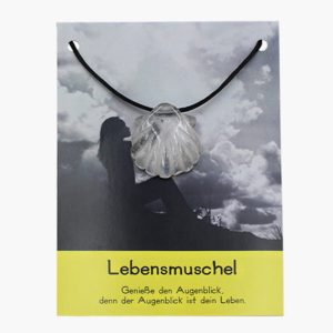 Lebensmuschel aus Bergkristall Anhänger auf großer Karte