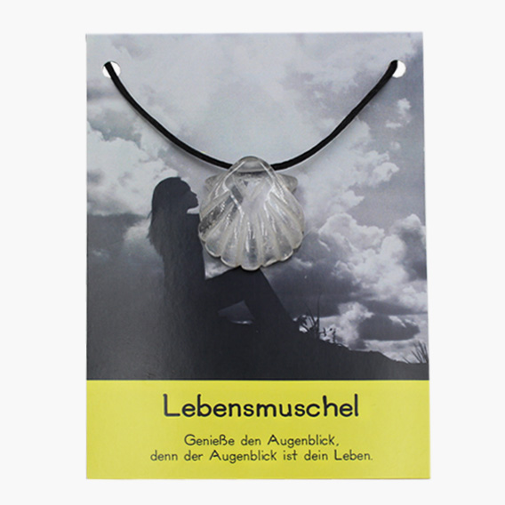 Lebensmuschel aus Bergkristall Anhänger auf großer Karte