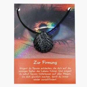 „Zur Firmung“ Schneeflockenobsidian Jakobsmuschel Anhänger auf großer Karte