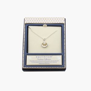 Kette mit Muschel Anhänger weiße Perle silberfarben in der Geschenkbox (Equilibrium)