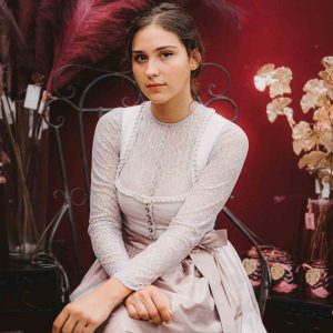 Dirndlbluse “Amara”