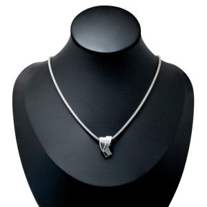 Zeitlose Schlangenkette aus 925 Silber mit Zirkonia Anhänger