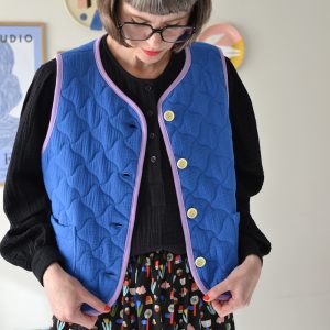 Weste aus Musselinstepp, Farbe Kobalt