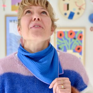 Kleines Halstuch aus Musselin, Farbe cobaltblue