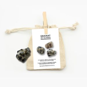 Granat mit Glimmer Trommelstein